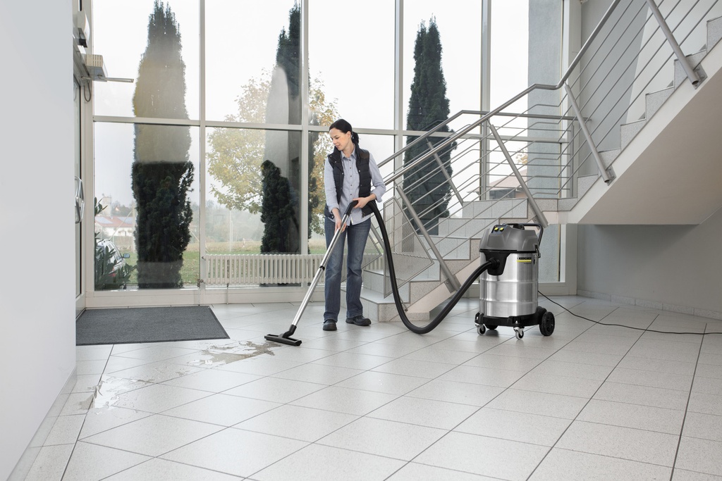 Aspiradora Polvo y Agua NT 70/2 L 2300W 220V Karcher